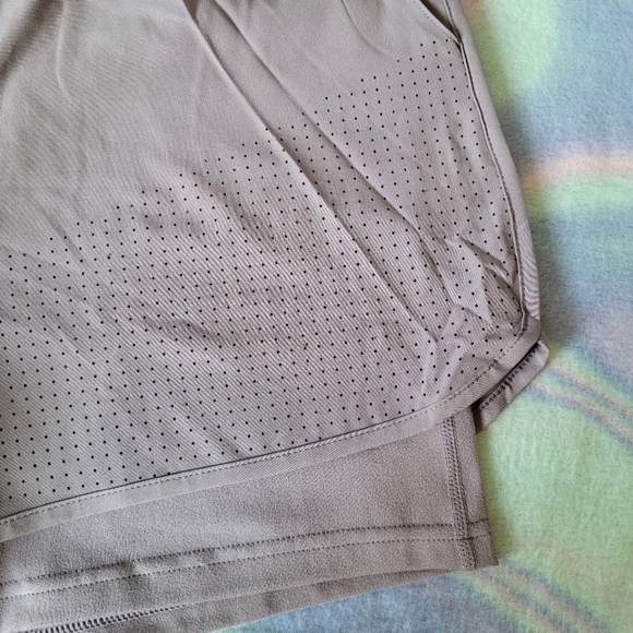 Mono B workout shorts - Picture 3 of 4